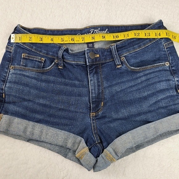 Universal Thread Womens Mid Rise Midi Roll Cuff Jean Shorts Size 8 / 29 R - Picture 8 of 11